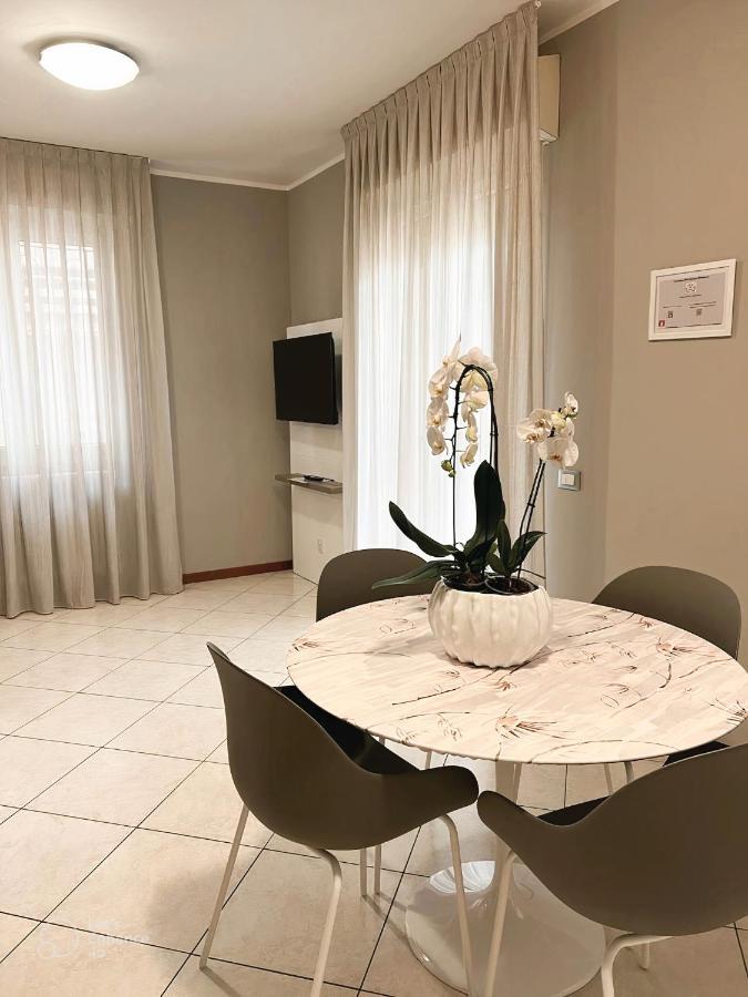 Residenza Mediterranea Apartments Римини Екстериор снимка